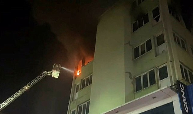 Ayakkabı imalathanesinde korkutan yangın