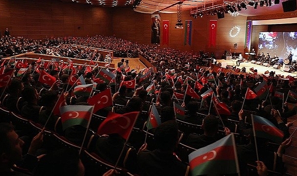 Azerbaycan zafer günü kutlandı