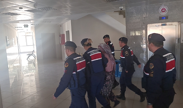 Babasını öldürmekle suçlanan kadın tutuklandı