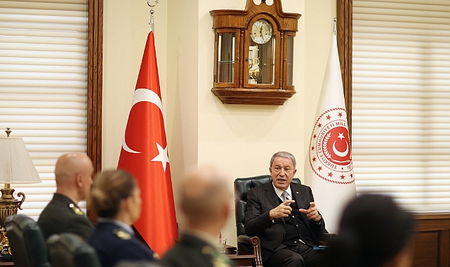 Bakan Akar, MSB'de görevli öğretmenlerle bir araya geldi