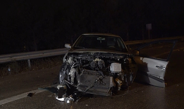 Bariyerlere vuran otomobile arkadan gelen TIR çarptı