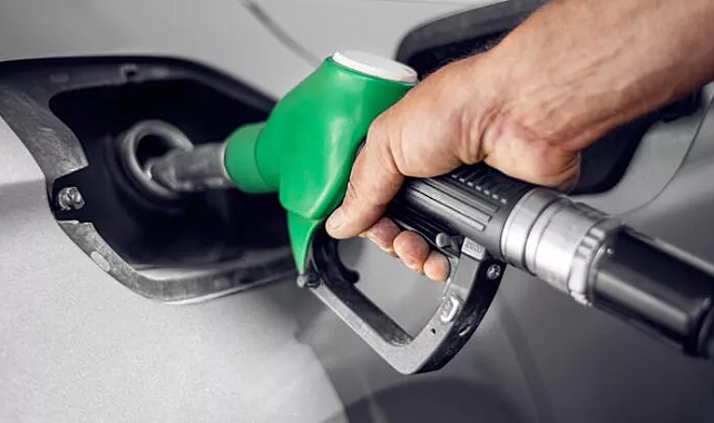 Benzine zam geldi
