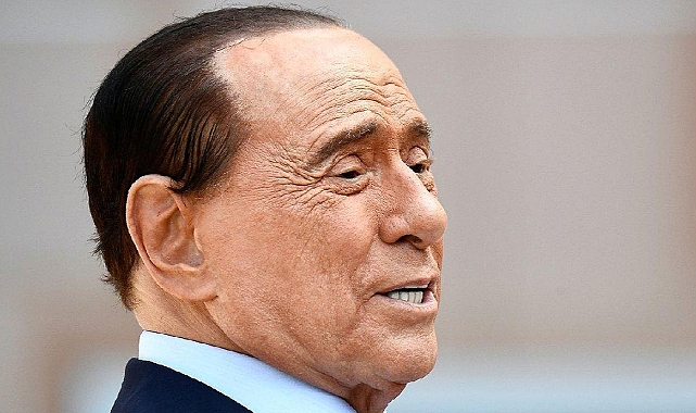 Berlusconi'ye bir davada daha beraat kararı