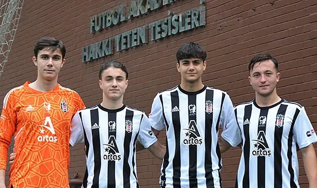 Beşiktaş, 4 futbolcuyla profesyonel sözleşme imzaladı
