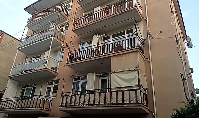 Bir aileden hiç kimse dışarı çıkmayınca ekipler, harekete geçti