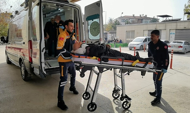 Bursa'da 2 otomobil çarpıştı: 3 yaralı