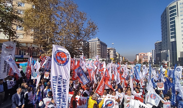 Bursa'da binlerce öğretmen eylemde!