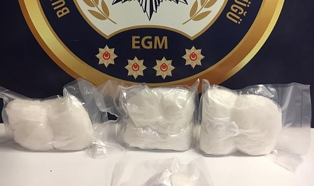 Bursa’da bir otomobilde 3 kilo metanetinin ele geçirildi