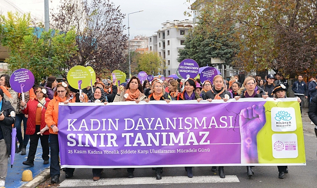 Bursa'da kadınlar şiddete karşı yürüdü