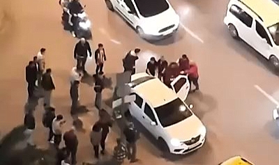 Bursa'da kaza sonrası ortalık birbirine girdi