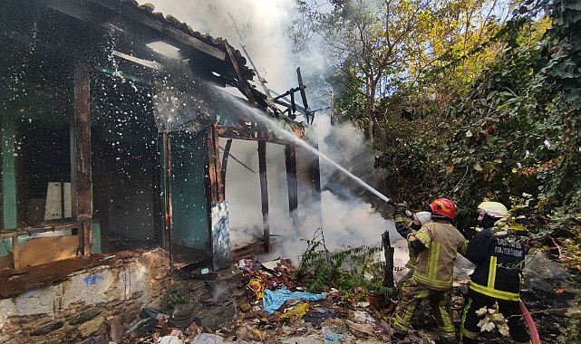 Bursa'da tarihi bina küle döndü