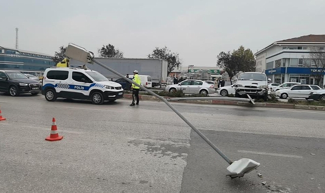 Bursa'da zincirleme kazada ölüm teğet geçti