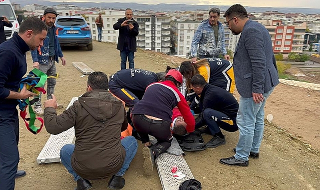 Cami külliyesi çöktü: 2'si ağır, 14 yaralı