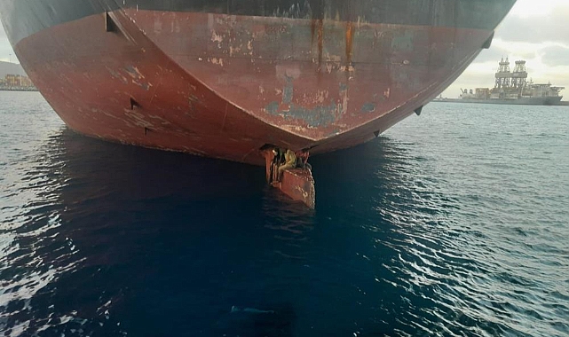 Canlarını hiçe sayıp petrol tankerinin dümen palasında saklanmışlar