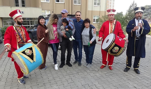 Çinli geline mehter takımlı karşılama