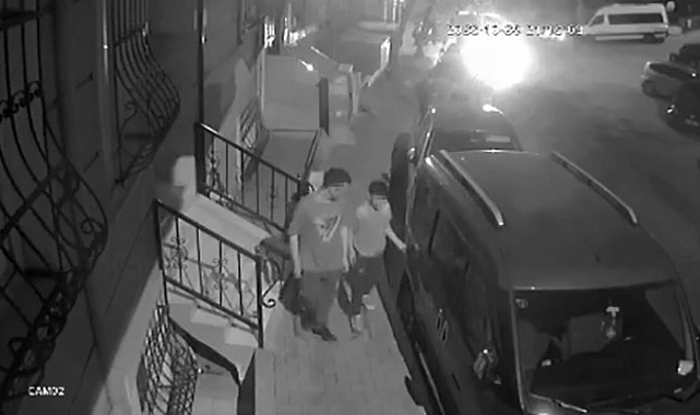 Çocukların yasaklı oyunu: Araçları boydan boya çiziyorlar