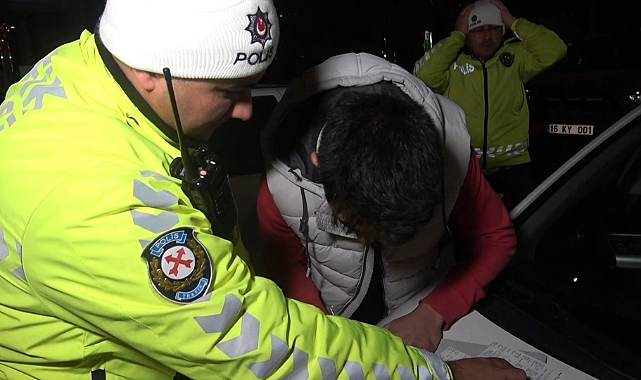 Dakikalarca polislere dil döktüler! Cezadan kurtulamadılar