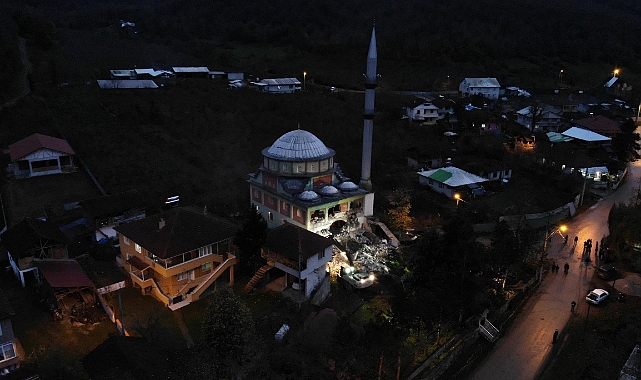 Deprem bölgesinde ilk yıkım