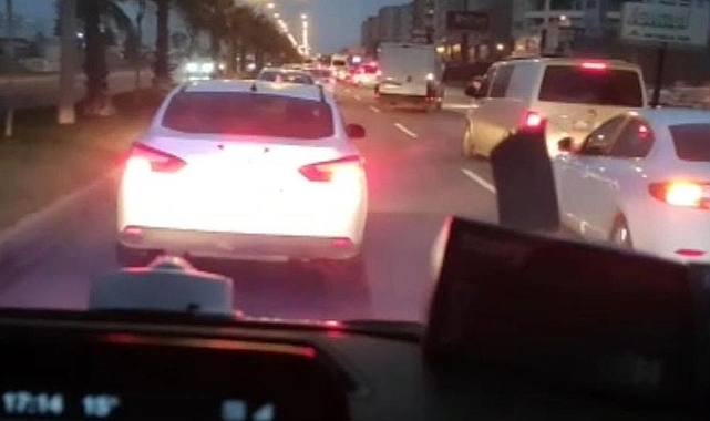 Duyarsız sürücü, ambulansa yol vermedi