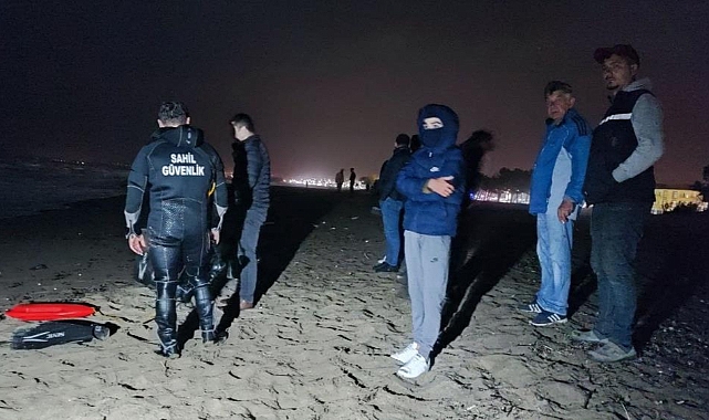 Ekipler seferber oldu: Denize giren 2 şahıstan biri kayboldu