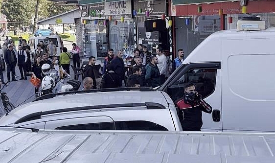 Elektronik kelepçesini kırıp ortalığı birbirine kattı