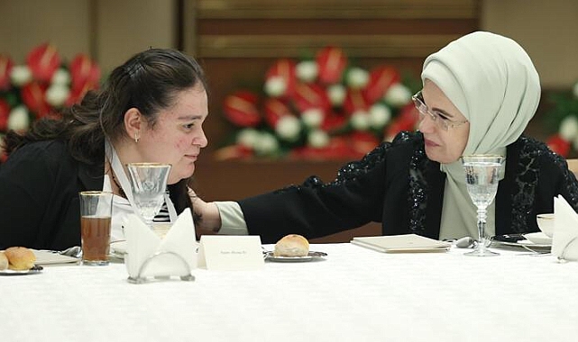 Emine Erdoğan'dan öğretmenler günü mesajı
