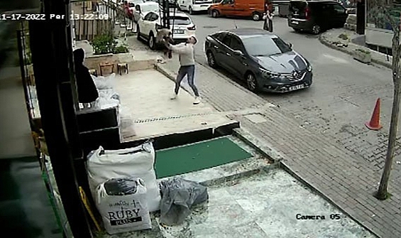 Esnaftan duygulandıran hareket: Havada yakaladı