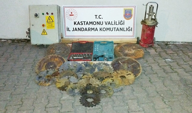 Fabrikadan 1 milyon liralık malzeme çaldılar