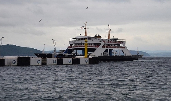 Feribot seferlerine fırtına engeli