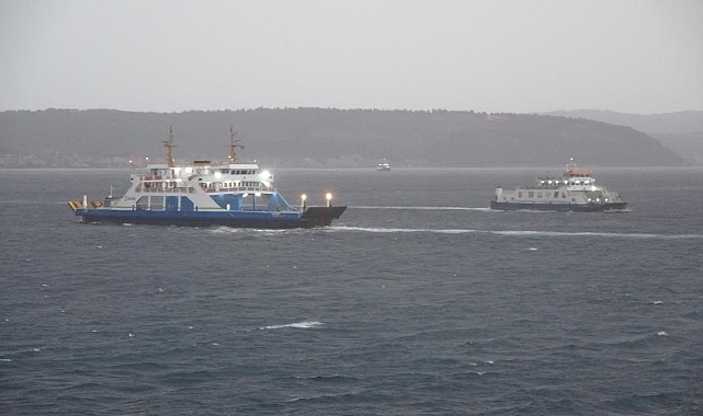 Feribot seferlerine fırtına engeli