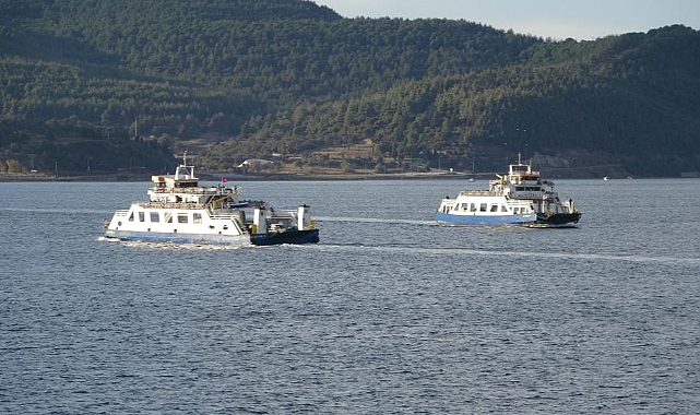 Feribot seferlerine fırtına engeli