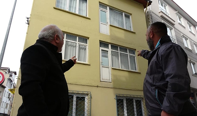 Fıkra gibi apartman: Balkon kapısını açan uçuyor