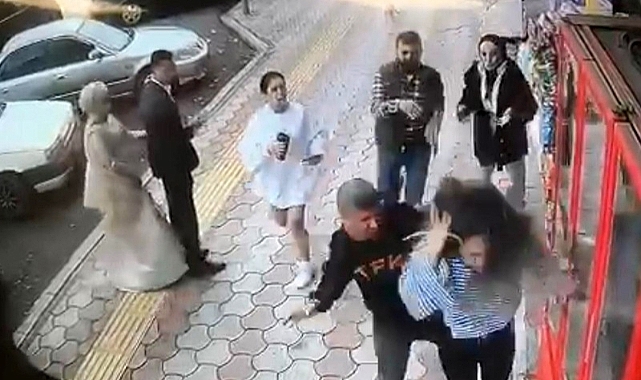 Genç kızlara önce taciz sonra dayak