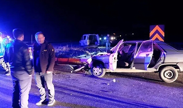 Görevden dönen polis aracına otomobil çarptı