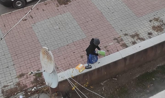 Günün fotoğrafı: Küçük çocuktan gülümseten hareket