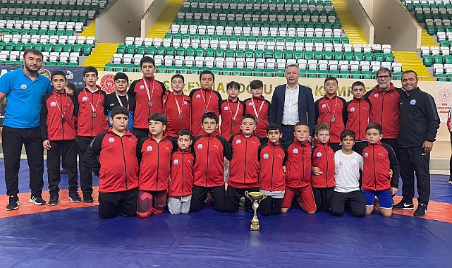 Güreş minderinde ‘Yıldırım’ fırtınası
