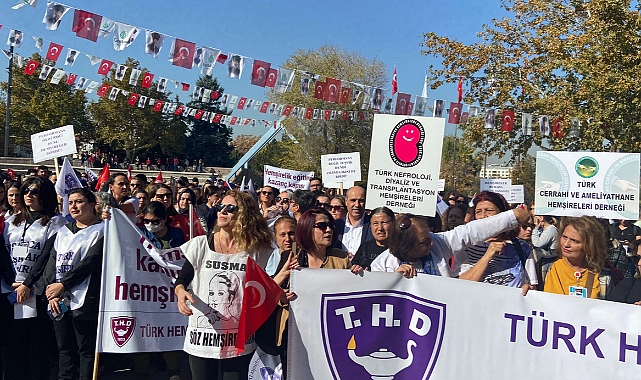 Hemşireler miting yaptı