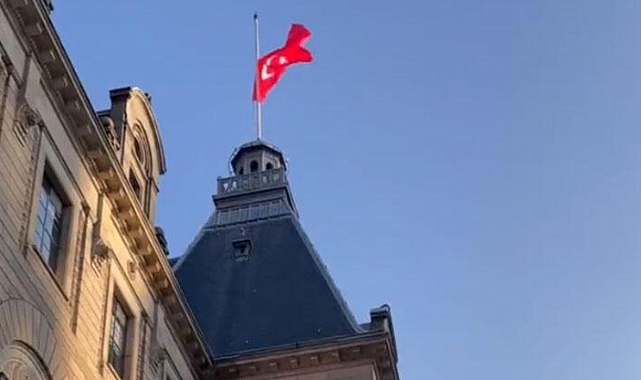 Hollanda'da belediye binasında Türkiye'ye destek