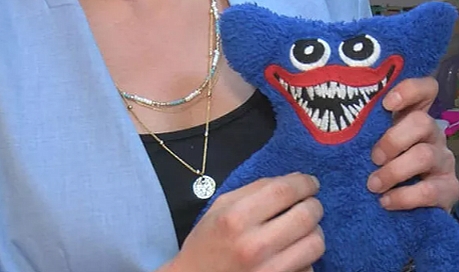 “Huggy Wuggy” oyuncaklarına inceleme
