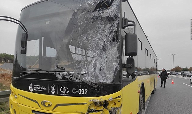 İETT otobüsü ile servis minibüsü çarpıştı: Çok sayıda yaralı