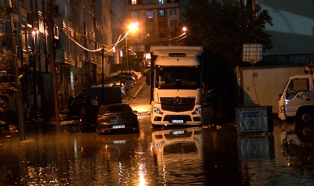 İstanbul'da cadde ve sokakları su bastı