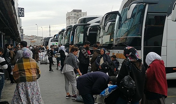İstanbul otogarlarında dönüş yoğunluğu