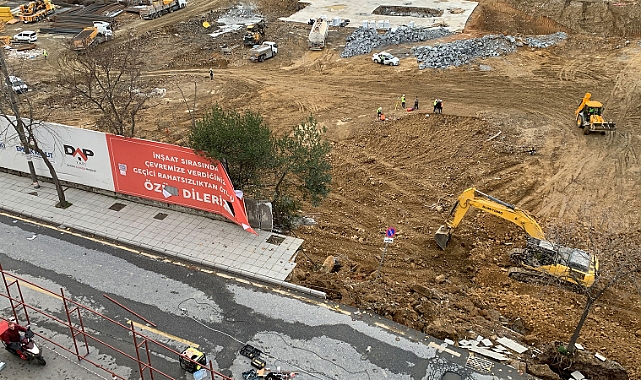 İstinat duvarı yerle bir oldu