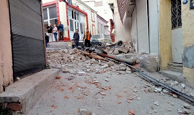İzmir'de 4,9 büyüklüğünde deprem: 1 can kaybı!