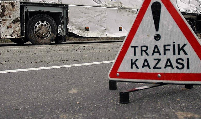 Kaldırımda yürürlerken otomobil çarptı