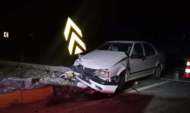 Kamyonetle otomobil çarpıştı: 1'i bebek 8 yaralı