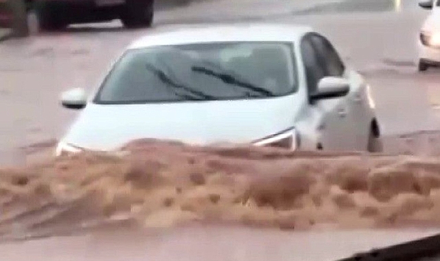 Kaş’ta yoğun yağış hayatı olumsuz etkiledi