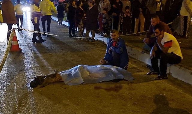Kazada ölen ağabeyinin elini bırakmadı