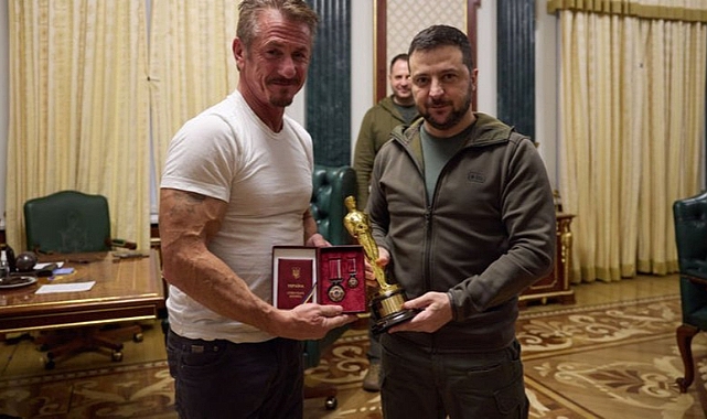 Kazandığı Oscar'ı Zelenskiy’e hediye etti