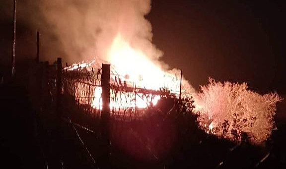 Köyde yangın çıktı, bir ev küle döndü